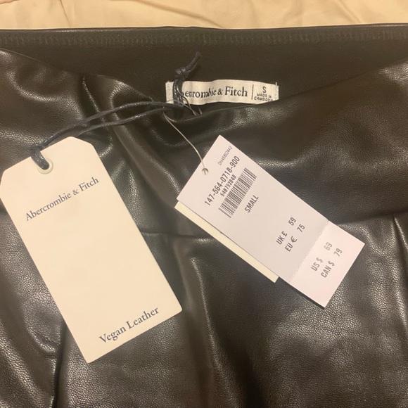 Black leather Abercrombie and fitch leggings - Picture 2 of 3